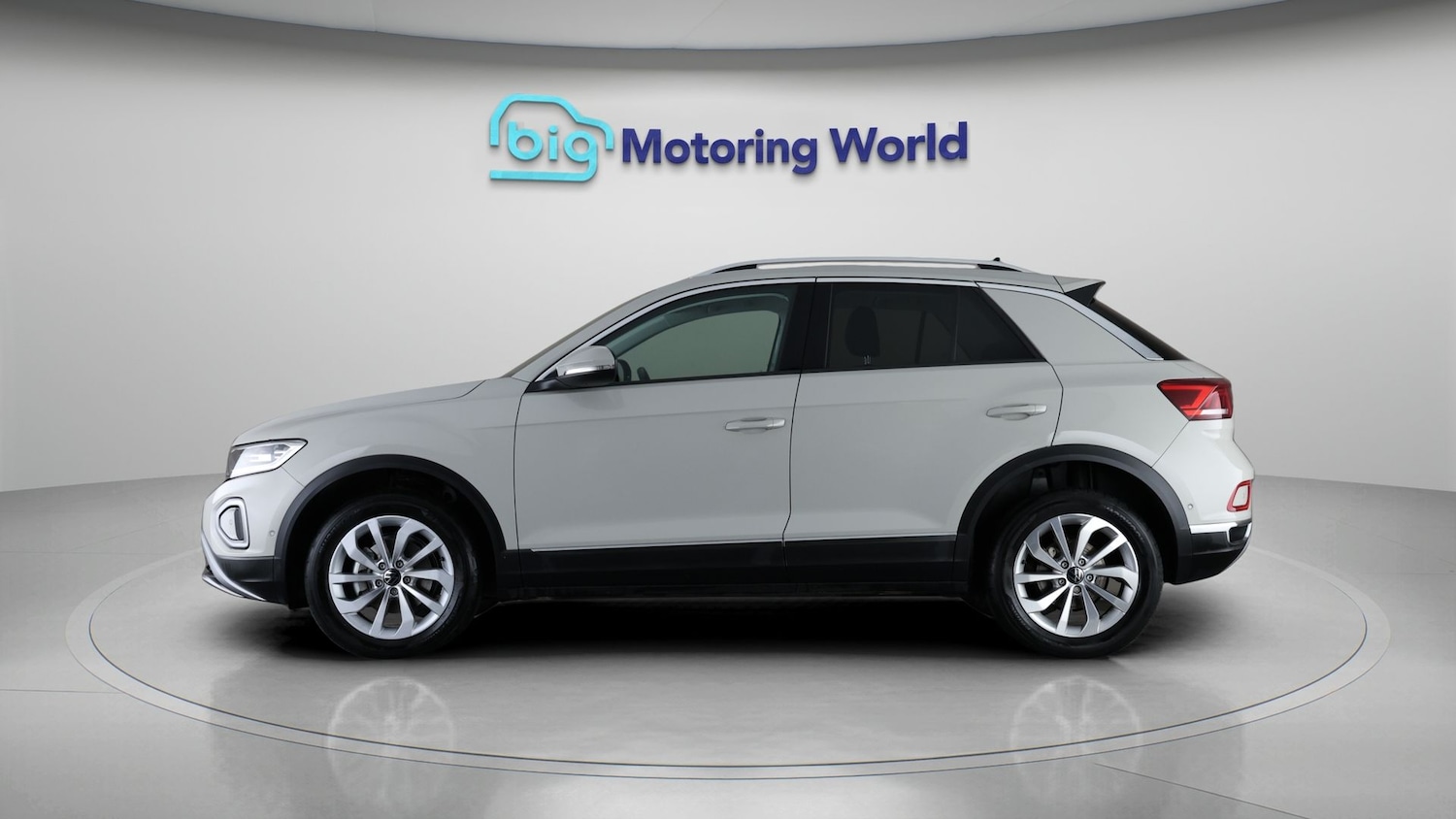 Used Volkswagen T-Roc 2024 for sale - 77497897: Photo 4
