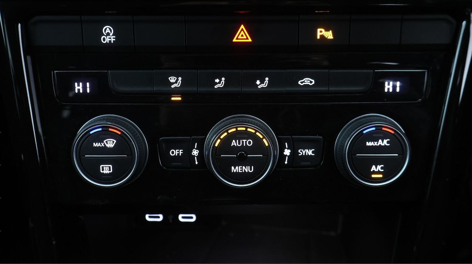 Used Volkswagen T-Roc for sale - 77497689: Photo 11