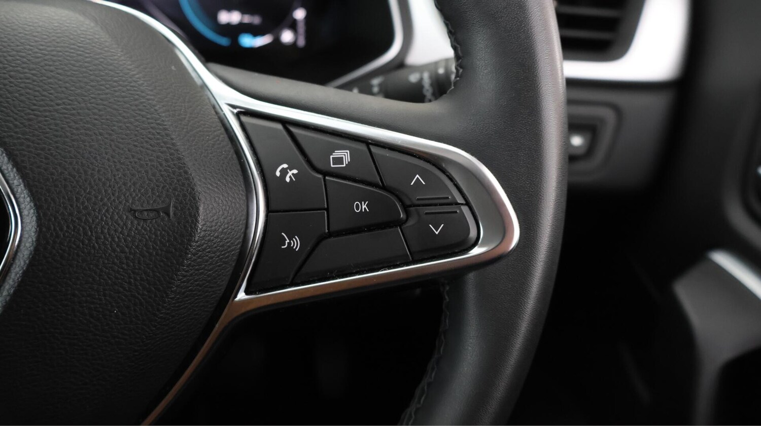 Used Renault Captur 2023 for sale - 76423846: Photo 24