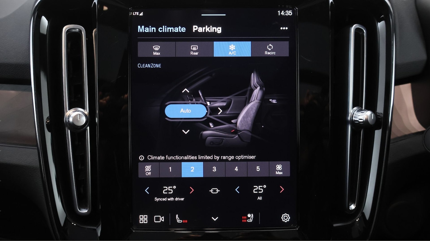 Used Volvo XC40 2023 for sale - 77595679: Photo 11