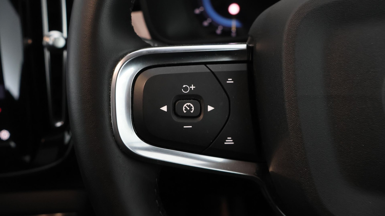 Used Volvo XC40 2023 for sale - 77595679: Photo 23