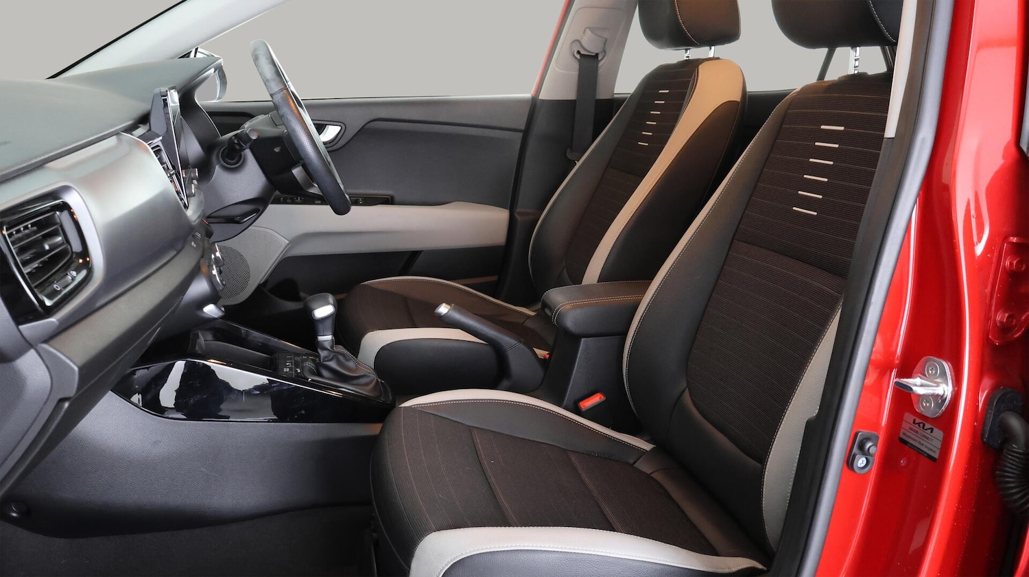 Used Kia Stonic 2021 for sale - 76752515: Photo 15