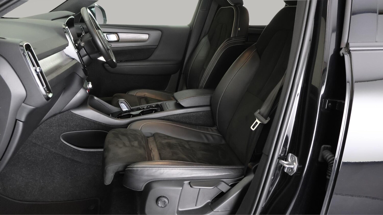 Used Volvo XC40 for sale - 76727415: Photo 15