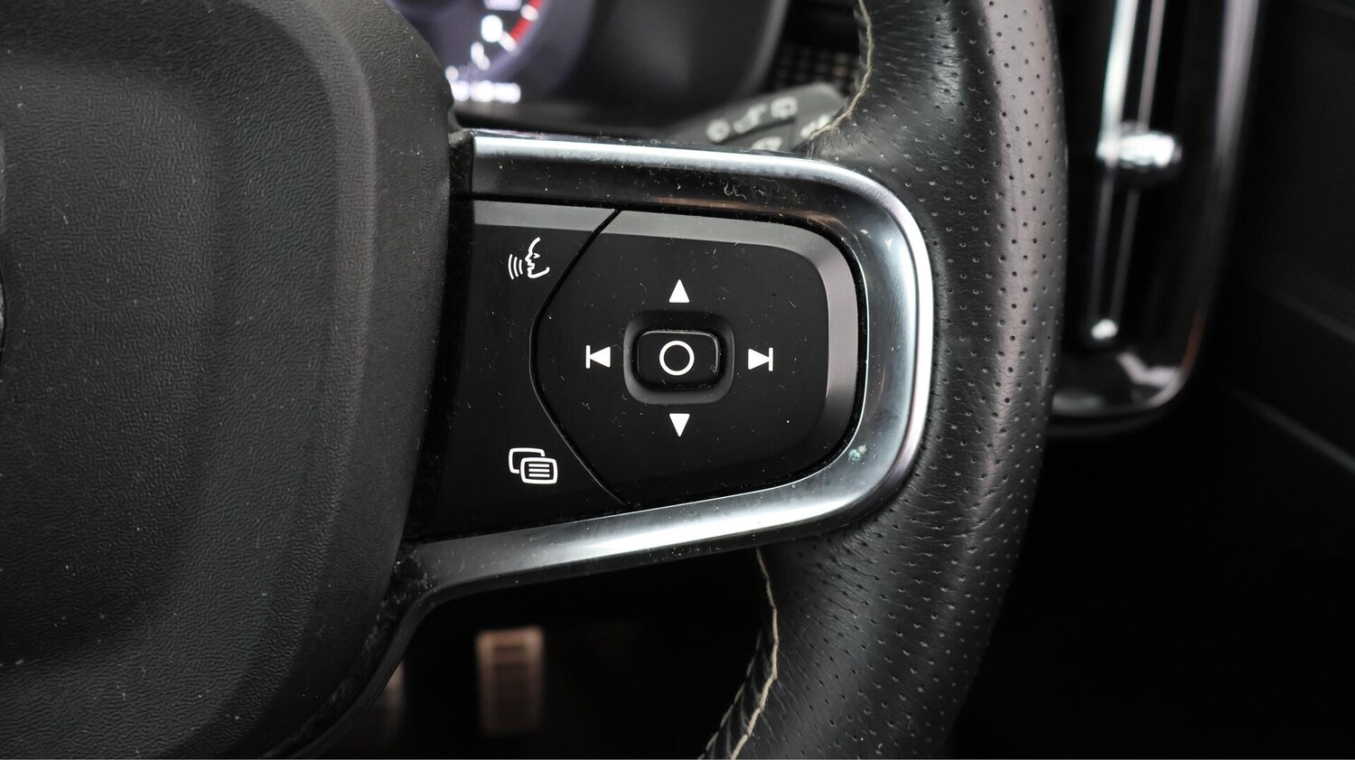 Used Volvo XC40 for sale - 76727415: Photo 25