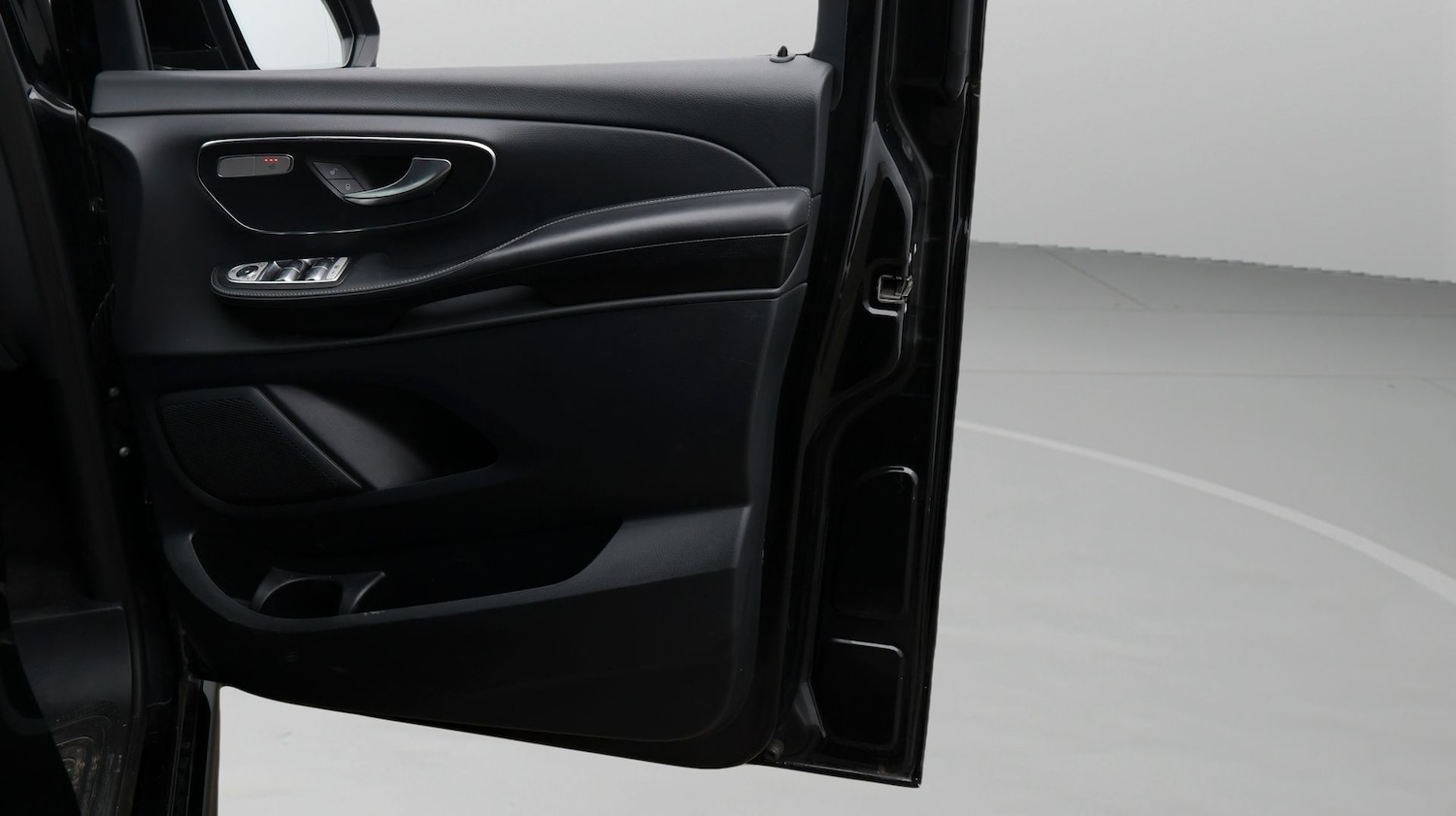 Used Mercedes-Benz V-Class 2023 for sale - 77432454: Photo 15