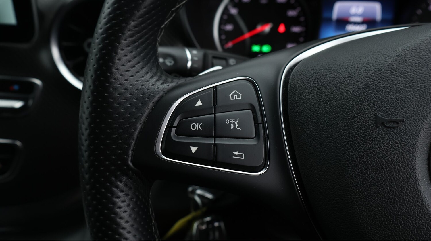 Used Mercedes-Benz V-Class 2023 for sale - 77432454: Photo 25