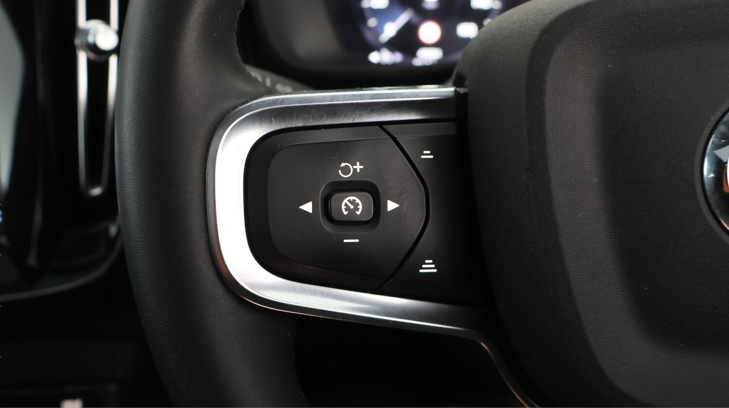 Used Volvo XC40 for sale - 77982748: Photo 24