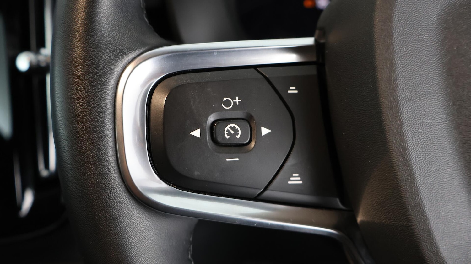 Used Volvo XC40 2023 for sale - 76499578: Photo 24