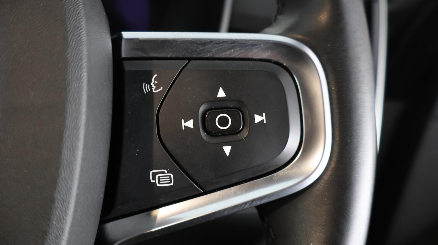 Used Volvo XC40 2023 for sale - 76499578: Photo 25