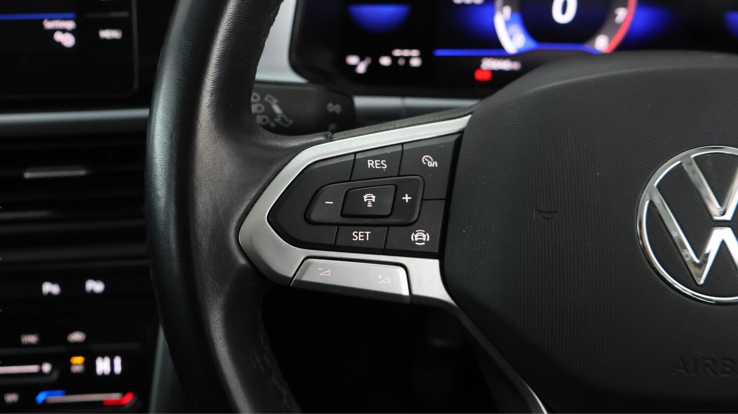 Used Volkswagen T-Roc 2023 for sale - 78028060: Photo 19