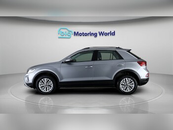 Used Volkswagen T-Roc 2023 for sale - 78028060: Photo