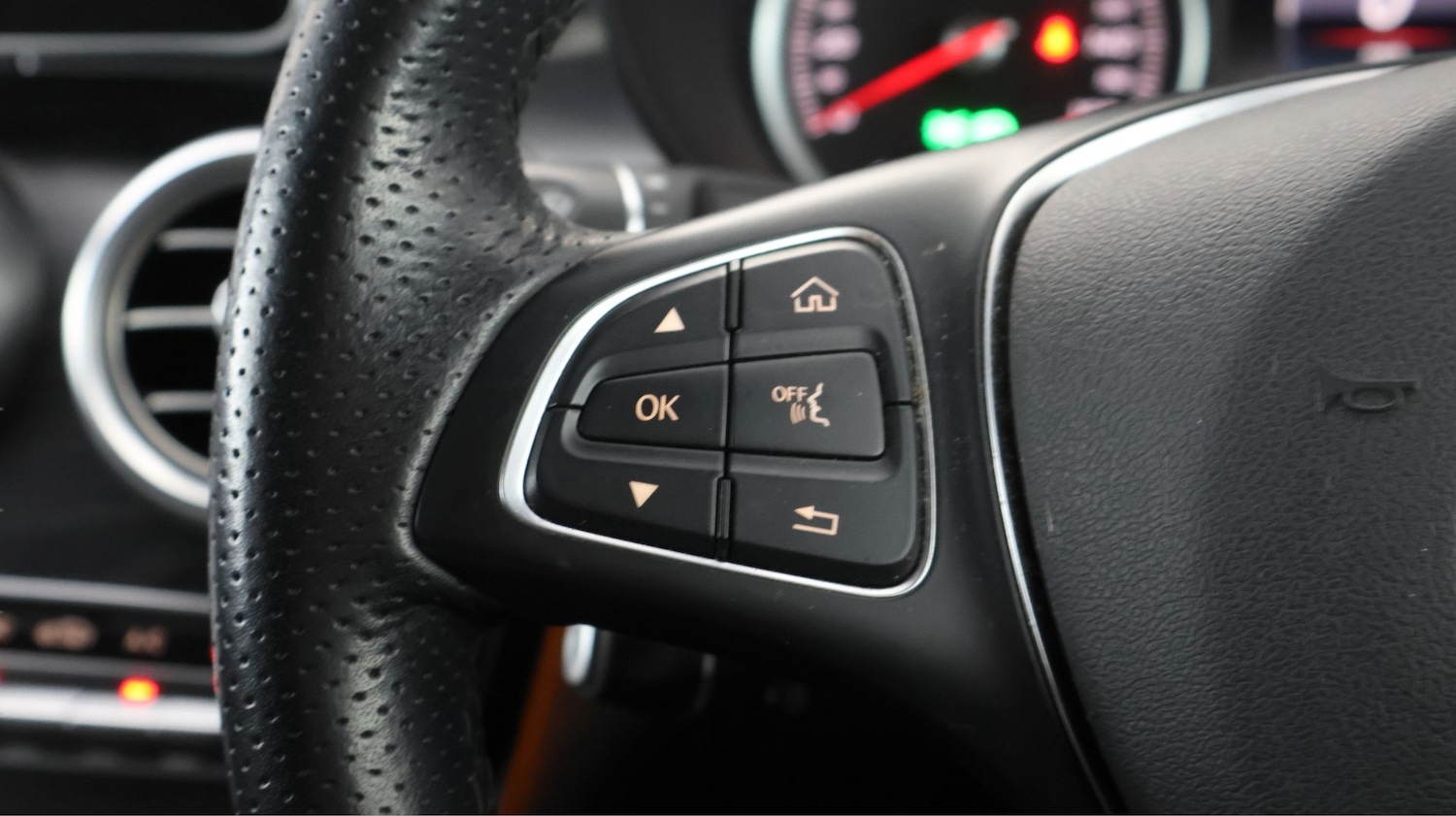 Used Mercedes-Benz GLC 2019 for sale - 78099010: Photo 20