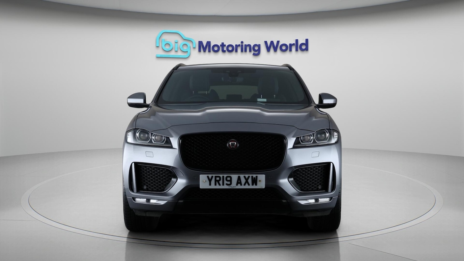 Used Jaguar F-Pace 2019 for sale - 76109301: Photo 2