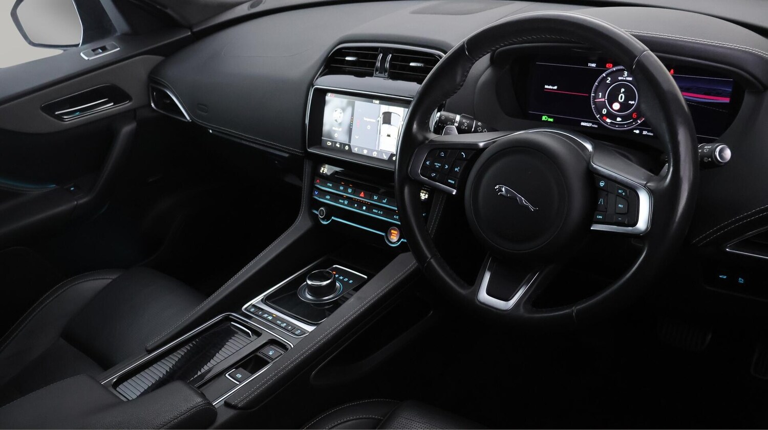 Used Jaguar F-Pace 2019 for sale - 76109301: Photo 9