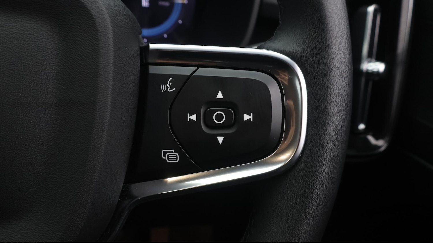 Used Volvo XC40 2023 for sale - 76360451: Photo 25