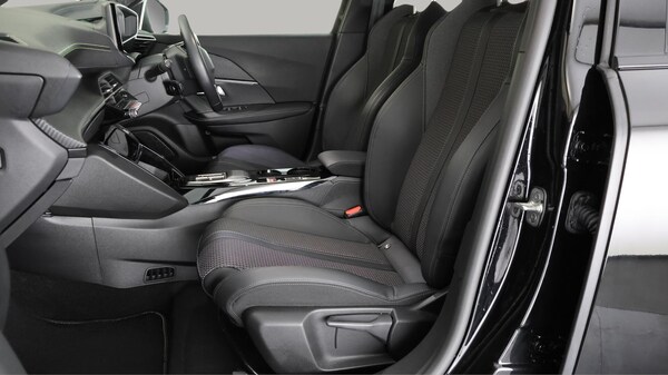Used Peugeot 2008 2023 for sale - 76318132: Photo 15