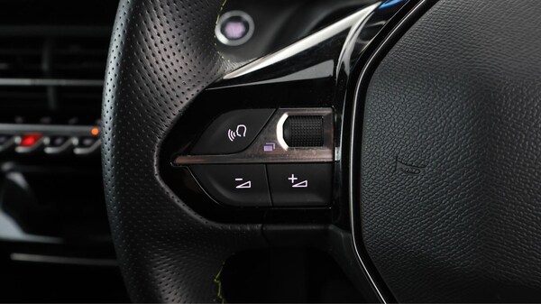 Used Peugeot 2008 2023 for sale - 76318132: Photo 23