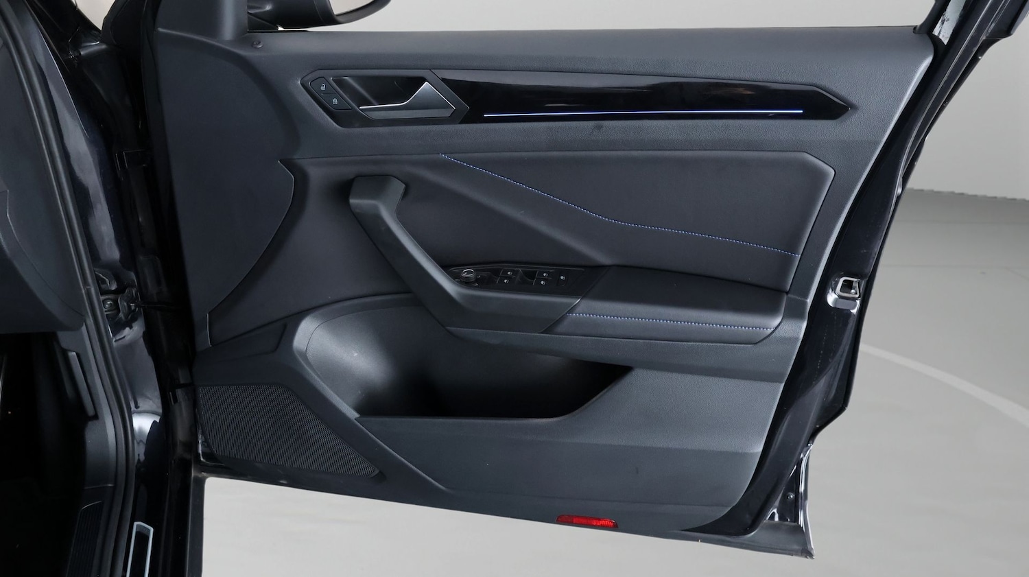 Used Volkswagen T-Roc 2023 for sale - 77381407: Photo 15