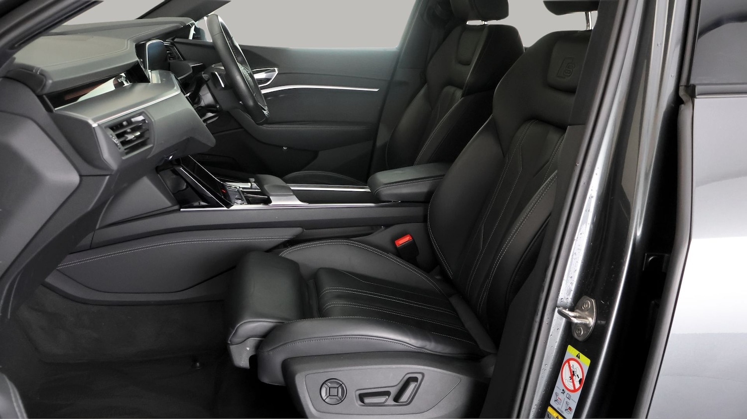 Used Audi e-tron 2023 for sale - 77610309: Photo 13