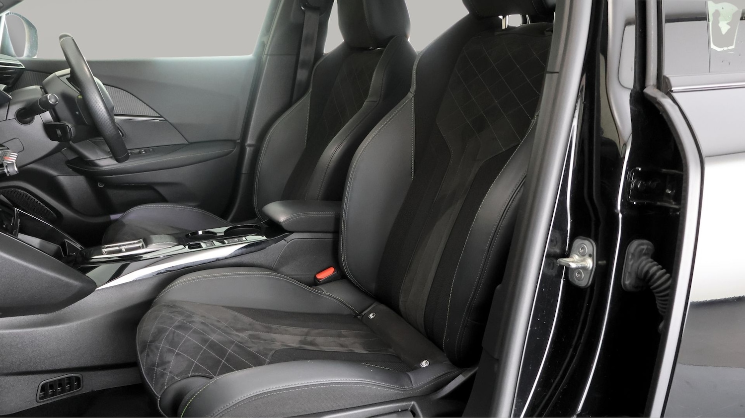 Used Peugeot 2008 2022 for sale - 77319789: Photo 14