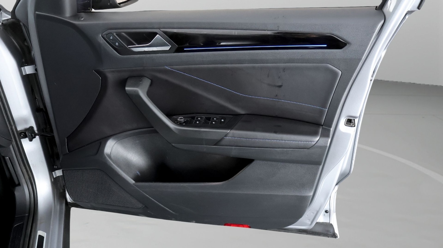 Used Volkswagen T-Roc for sale - 77477987: Photo 14