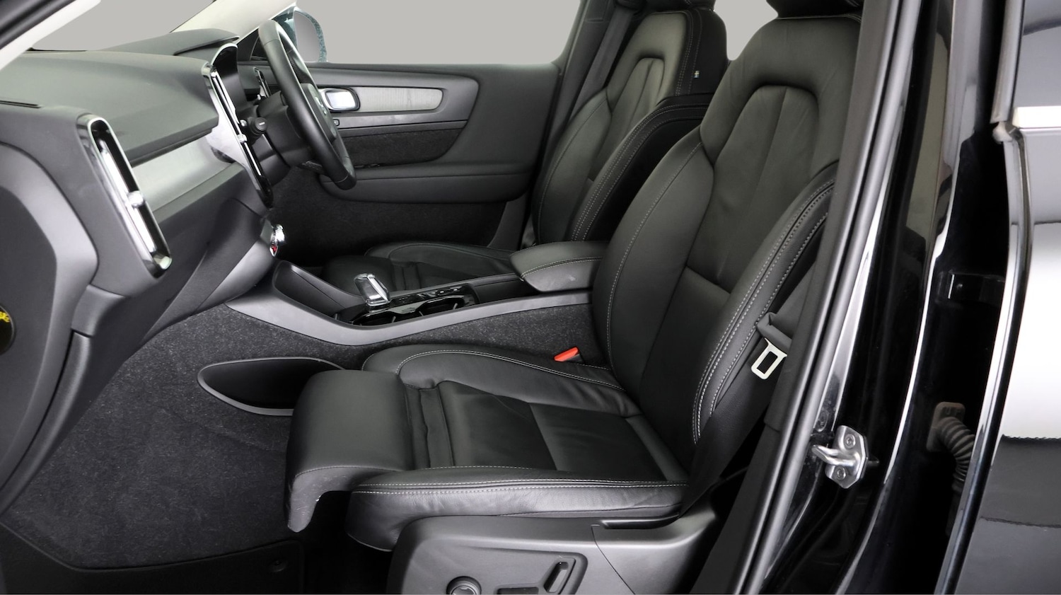 Used Volvo XC40 2021 for sale - 77264255: Photo 14