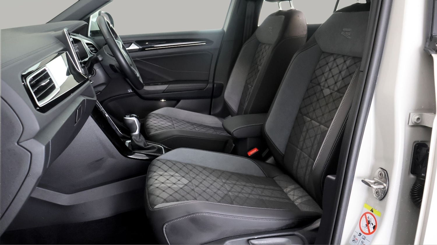 Used Volkswagen T-Roc 2024 for sale - 77298502: Photo 14