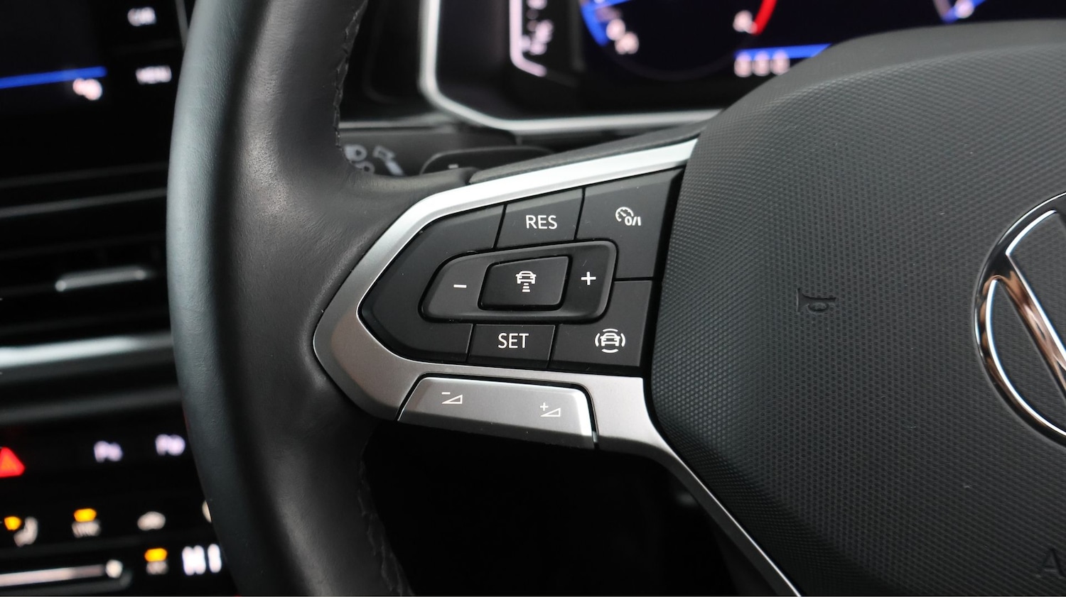 Used Volkswagen T-Roc 2024 for sale - 77298502: Photo 21