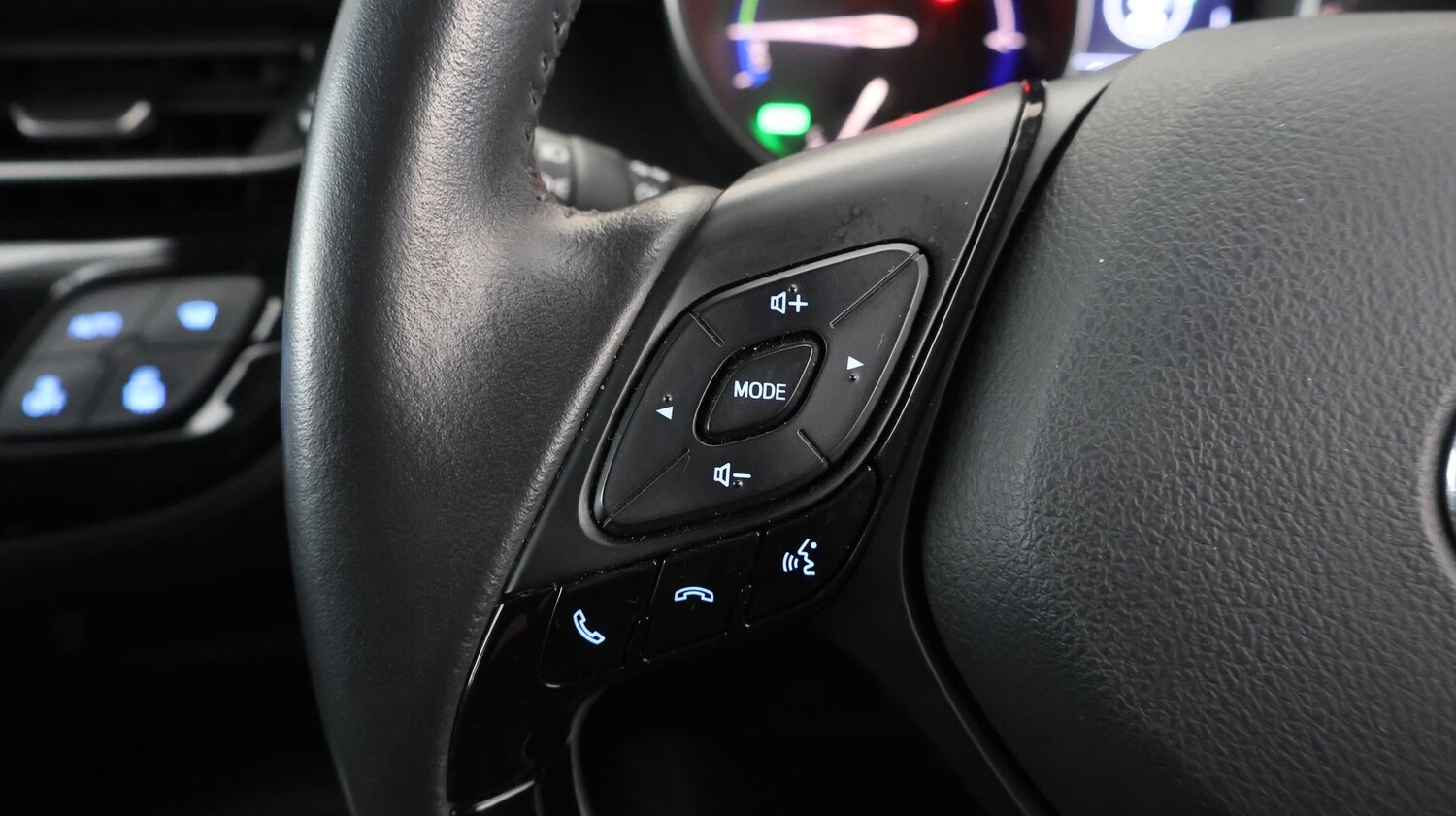 Used Toyota C-HR 2023 for sale - 77349974: Photo 24