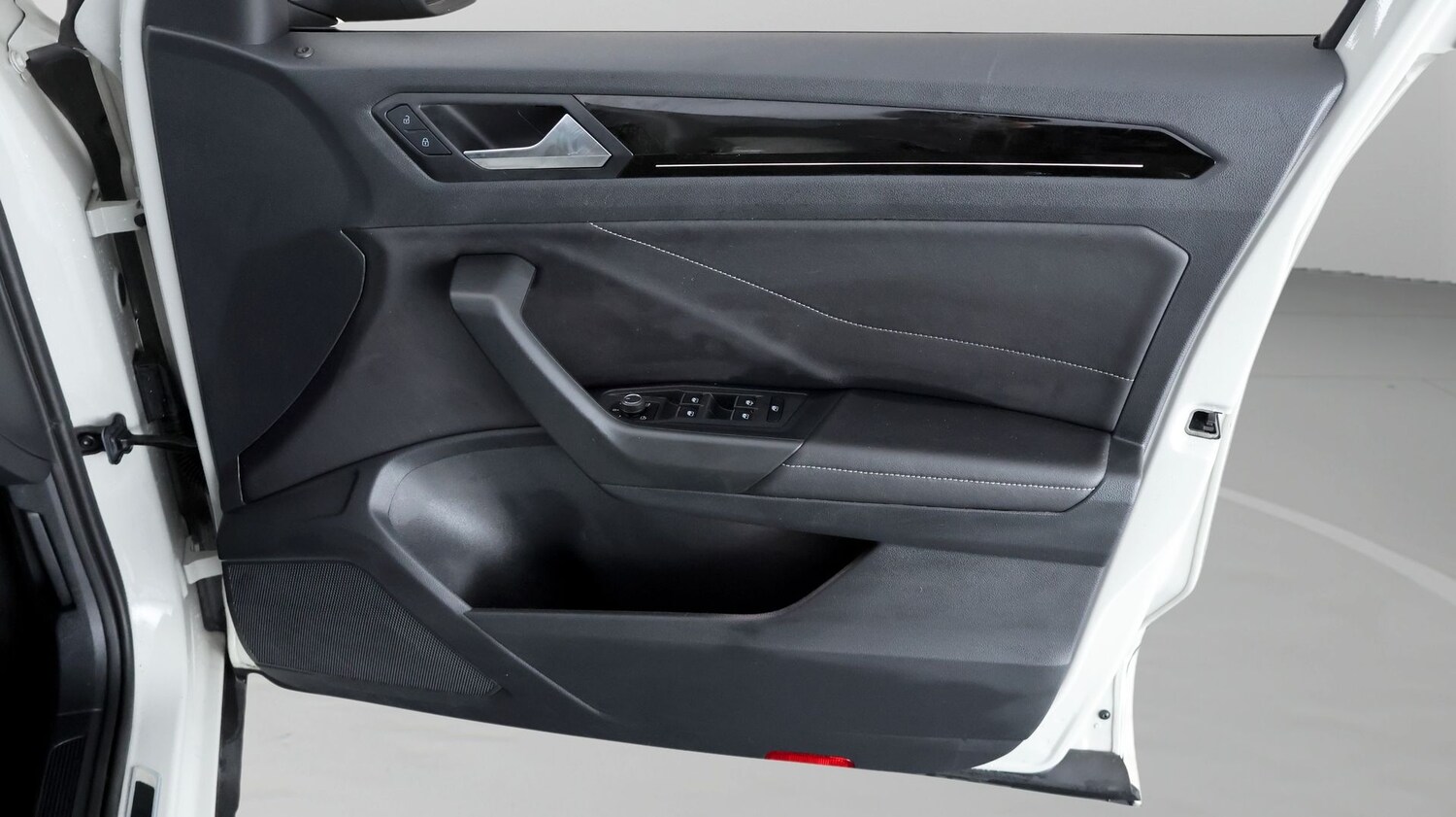 Used Volkswagen T-Roc 2022 for sale - 77476074: Photo 14