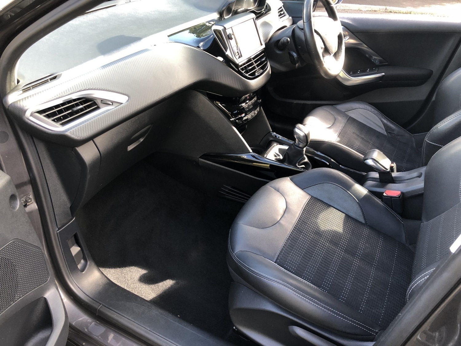 Used Peugeot 2008 2017 for sale - 76506210: Photo 2