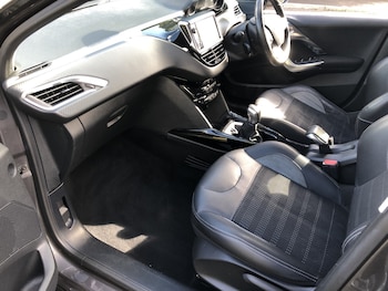 Used Peugeot 2008 2017 for sale - 76506210: Photo