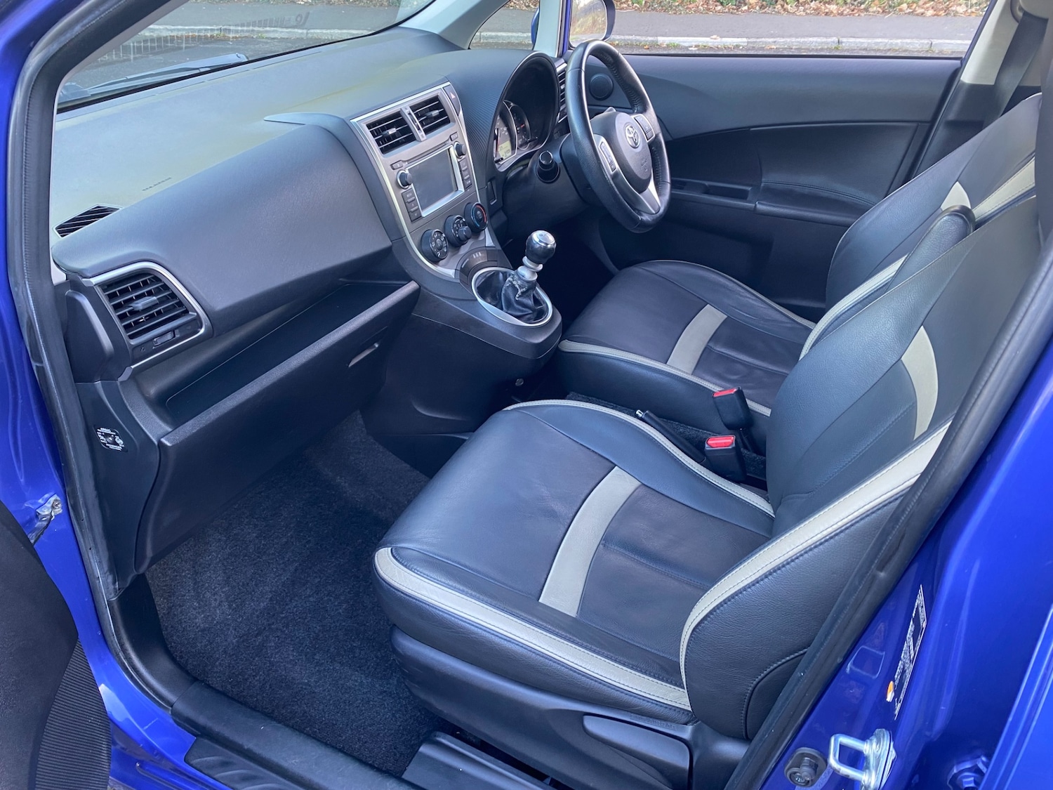 Used Toyota Verso 2011 for sale - 76651301: Photo 11