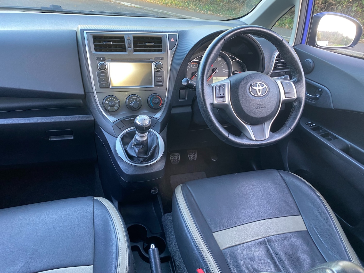 Used Toyota Verso 2011 for sale - 76651301: Photo 9