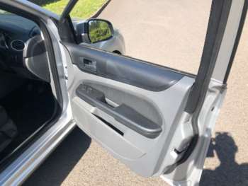 Used Ford Focus 2010 for sale - 74501197: Photo