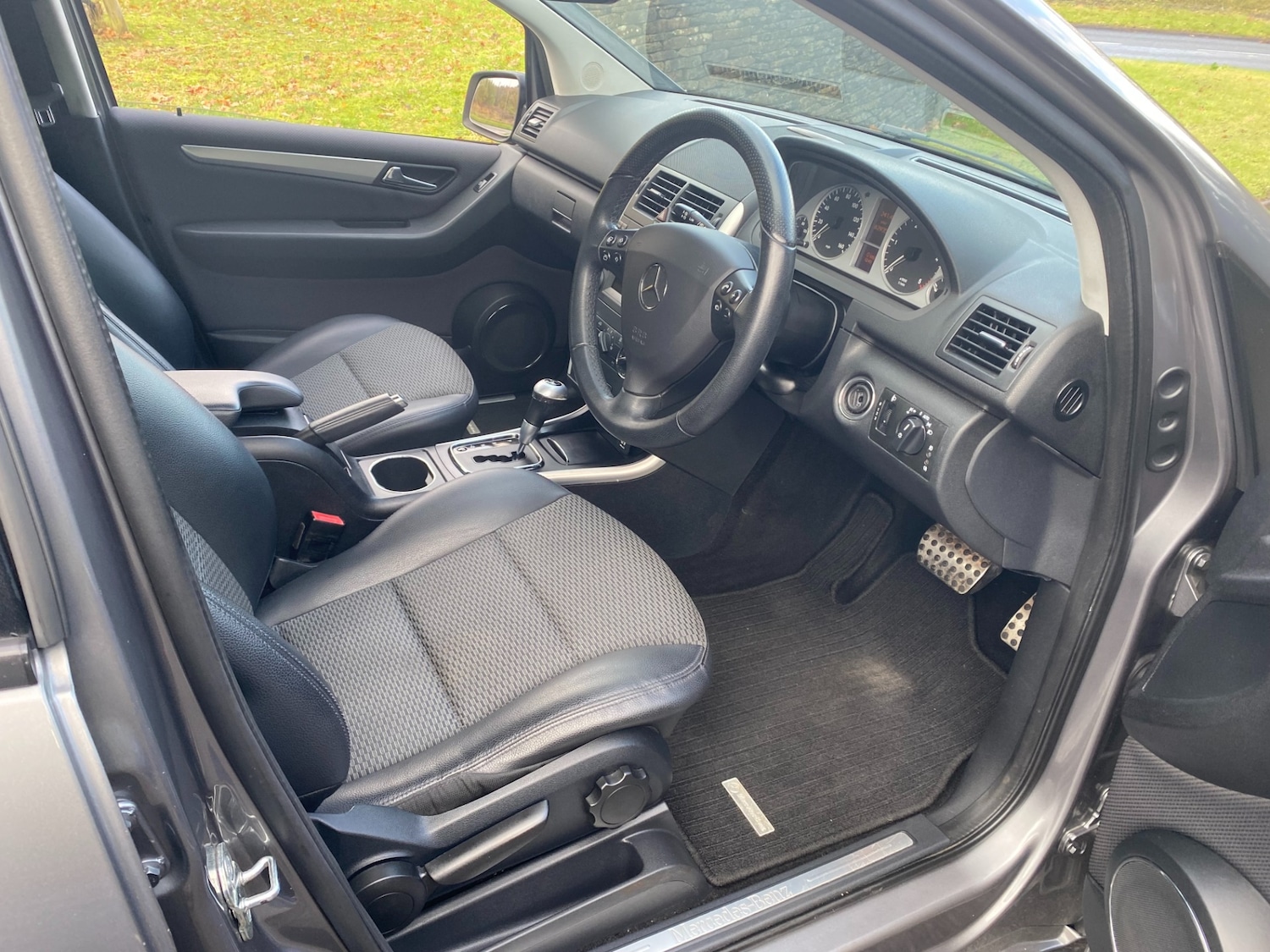 Used Mercedes-Benz A-Class 2012 for sale - 76426528: Photo 5