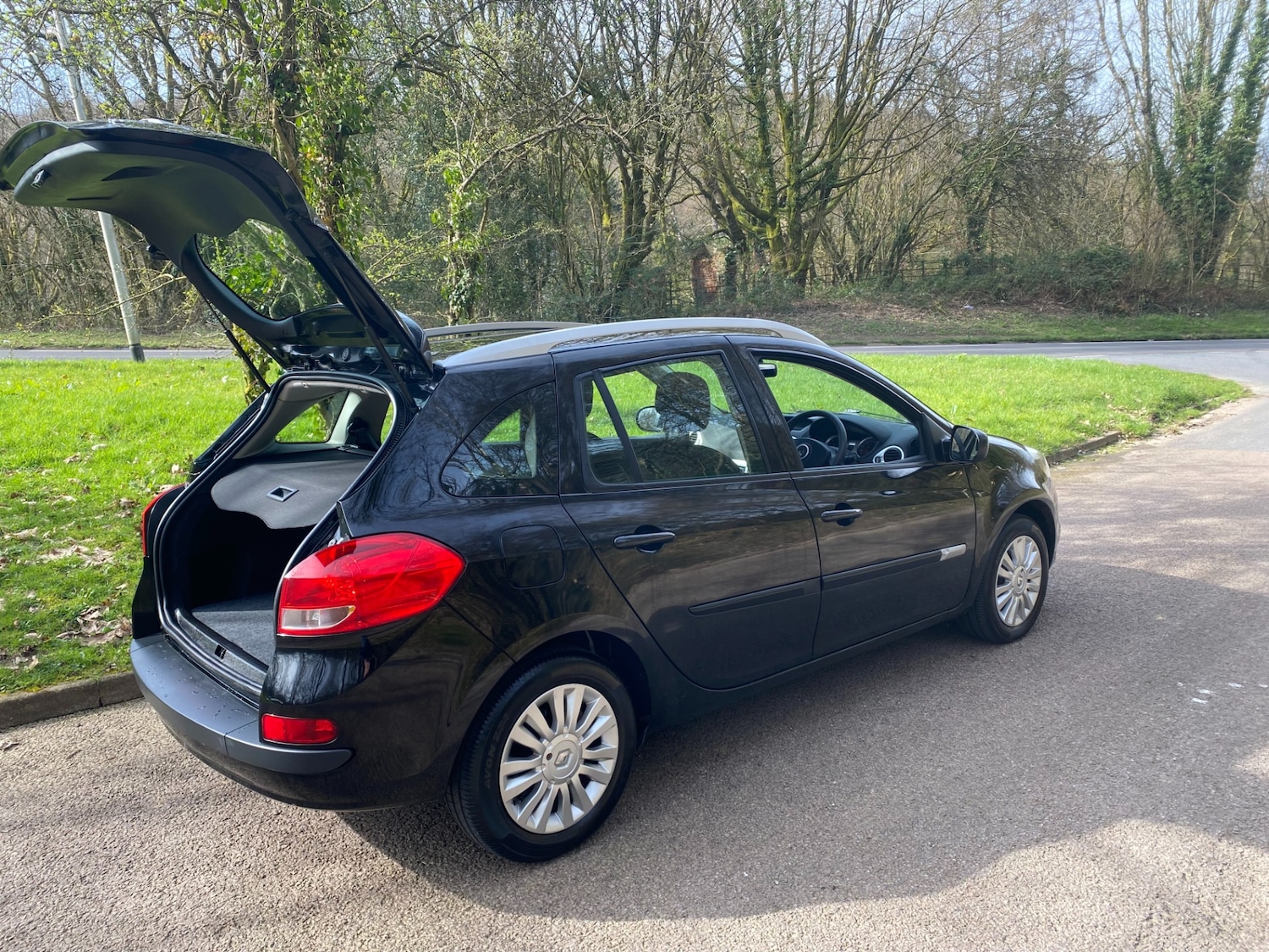 Used Renault Clio 2012 for sale - 77963843: Photo 2