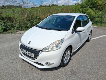 Peugeot - 208