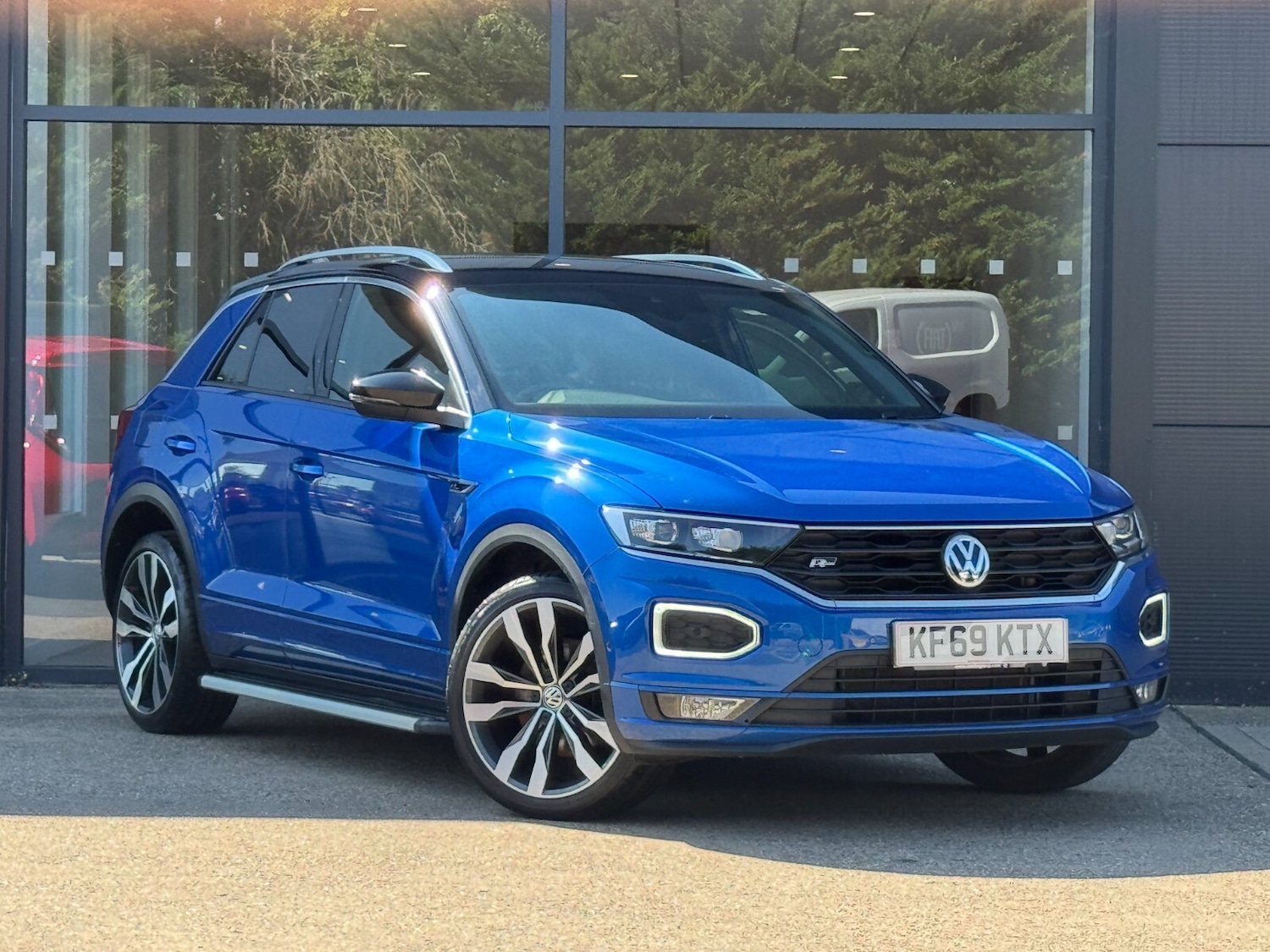 Used Volkswagen T-Roc 2020 for sale - 76241655: Photo 1