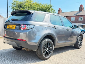 Used Land Rover Discovery Sport 2018 for sale - 79533291: Photo