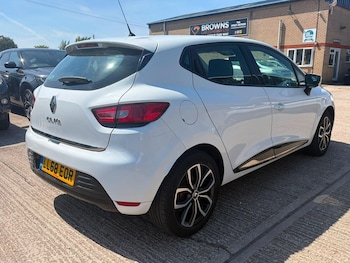 Used Renault Clio 2018 for sale - 79471841: Photo