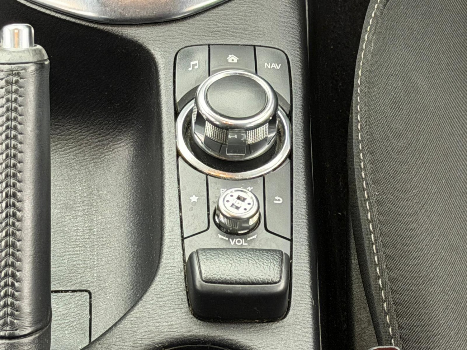 Used Mazda Mazda2 2015 for sale - 77191210: Photo 24