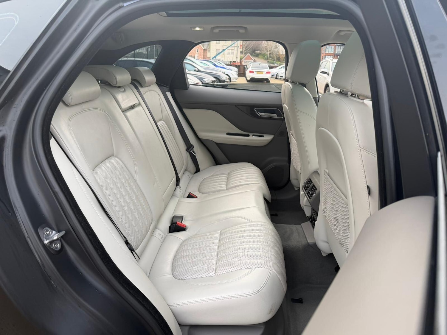 Used Jaguar F-Pace 2018 for sale - 76965146: Photo 18