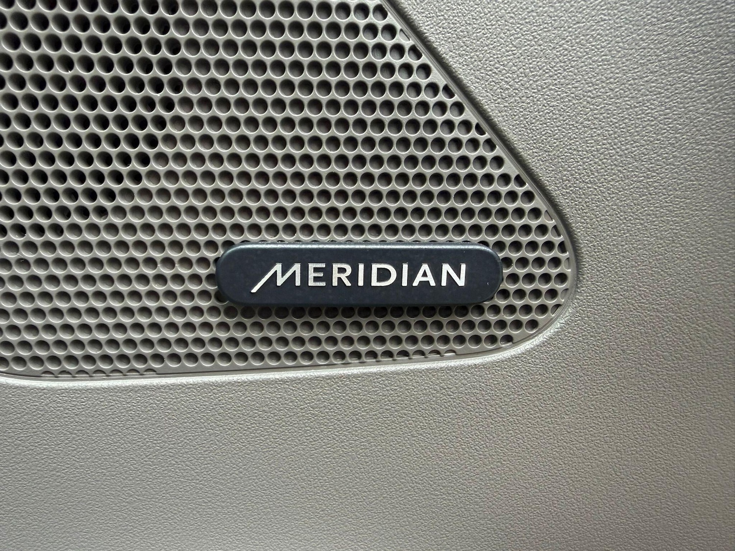 Used Jaguar F-Pace 2018 for sale - 76965146: Photo 2