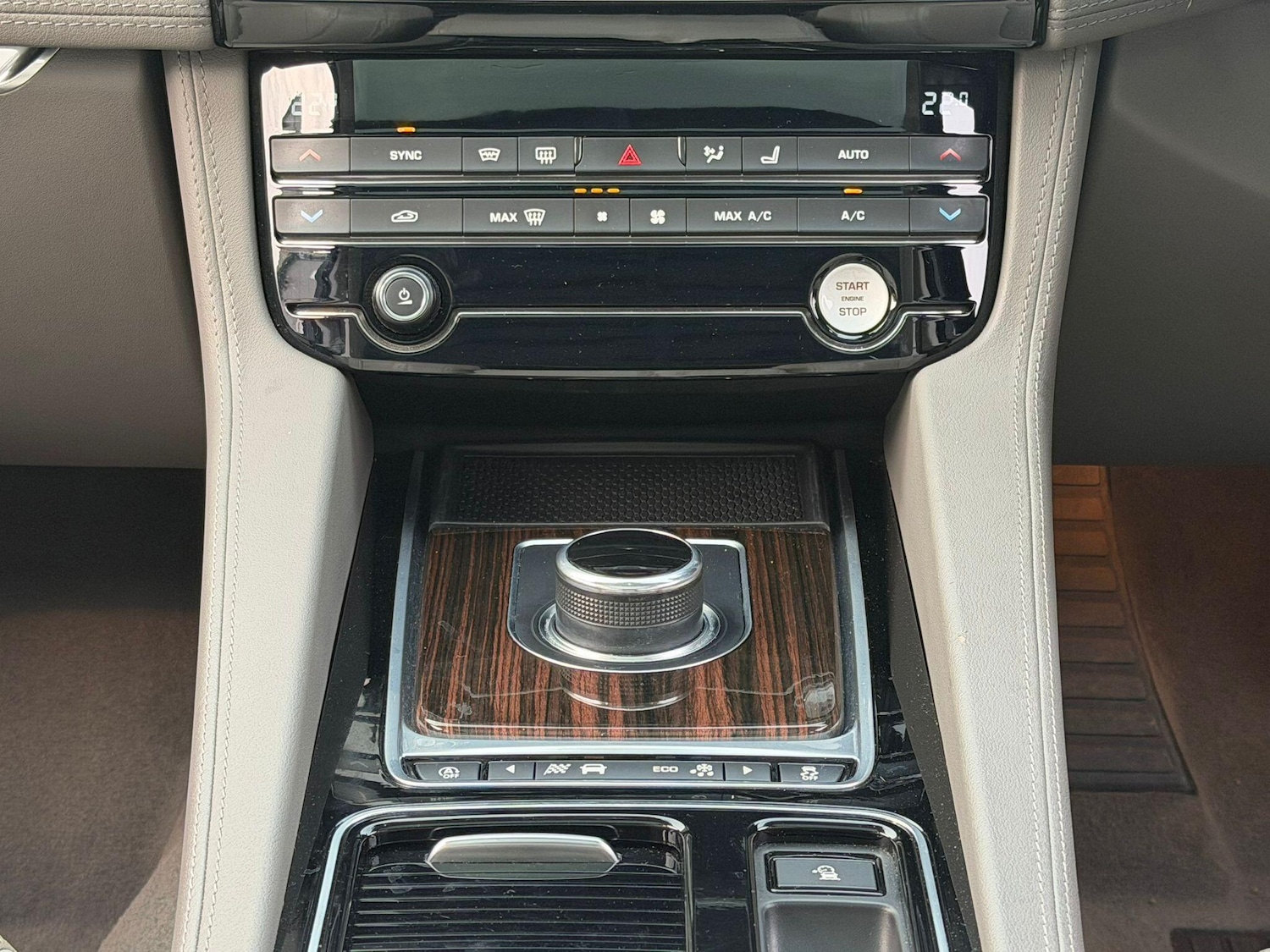 Used Jaguar F-Pace 2018 for sale - 76965146: Photo 27