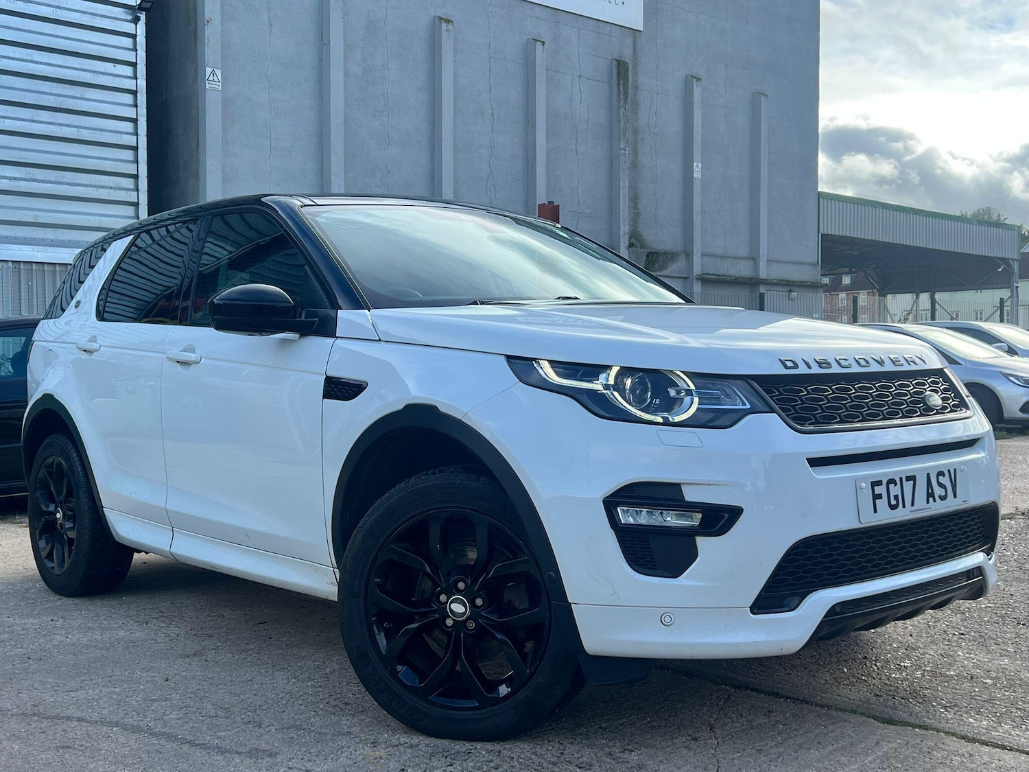 Used Land Rover Discovery Sport 2017 for sale - 76337408: Photo 1