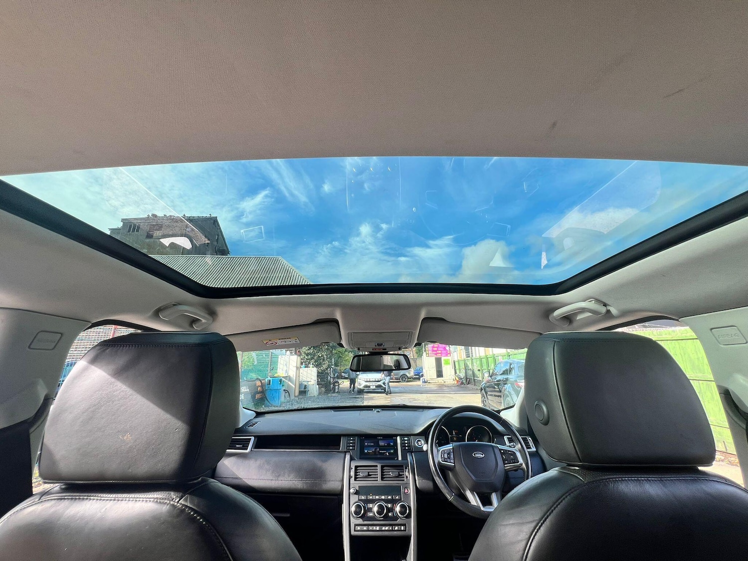 Used Land Rover Discovery Sport 2017 for sale - 76337408: Photo 2