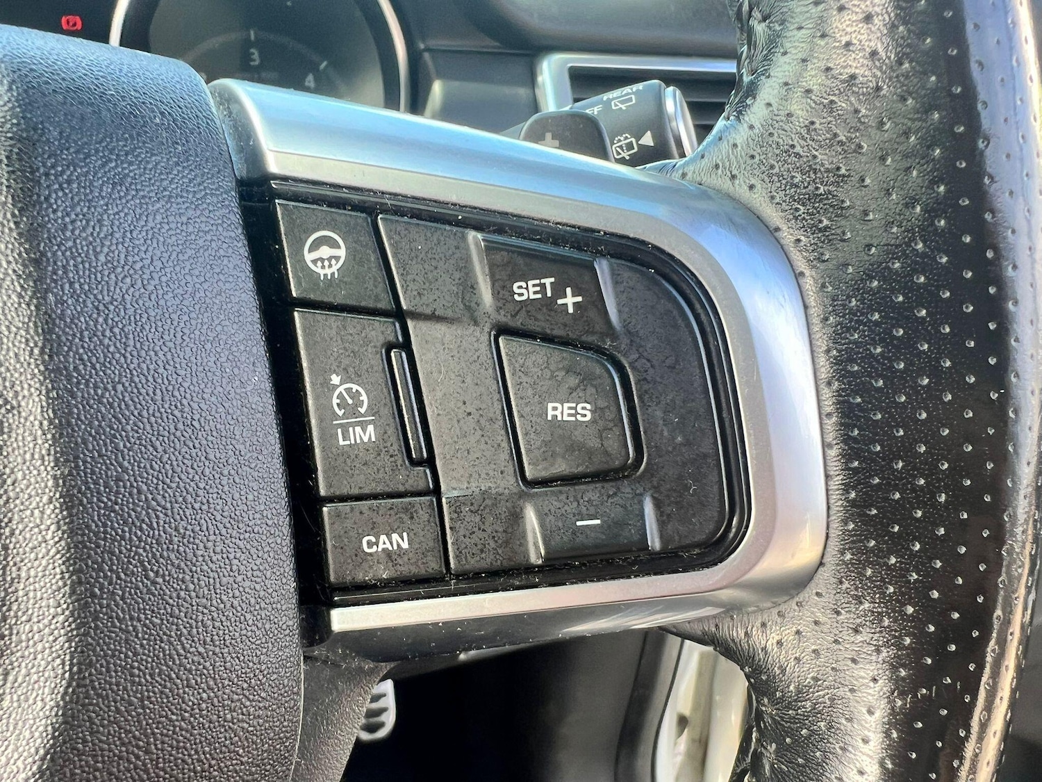 Used Land Rover Discovery Sport 2017 for sale - 76337408: Photo 30