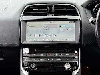 Used Jaguar XE 2018 for sale - 75350732: Photo