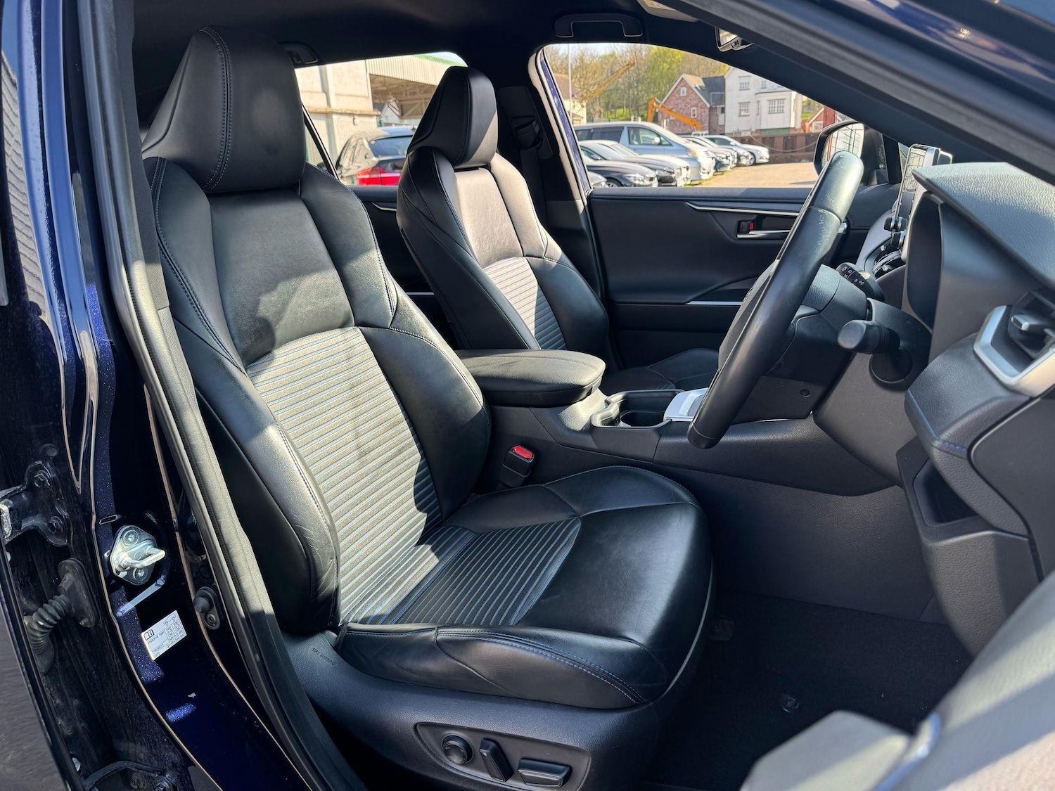 Used Toyota RAV4 2020 for sale - 76688597: Photo 28